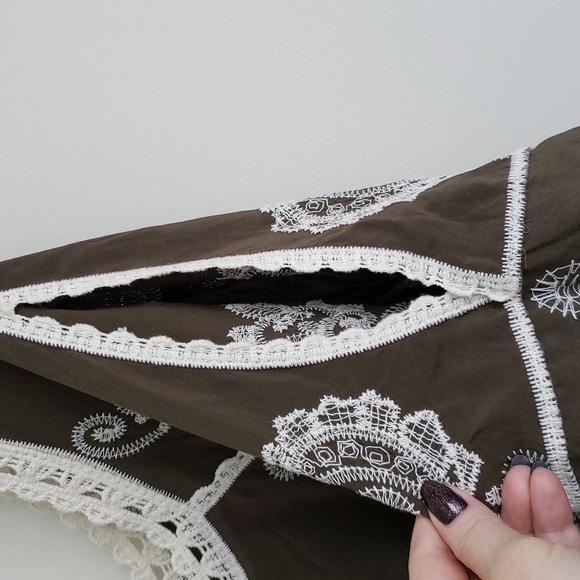 Democracy Olive Green Embroidered Top Size XL - Picture 5 of 5